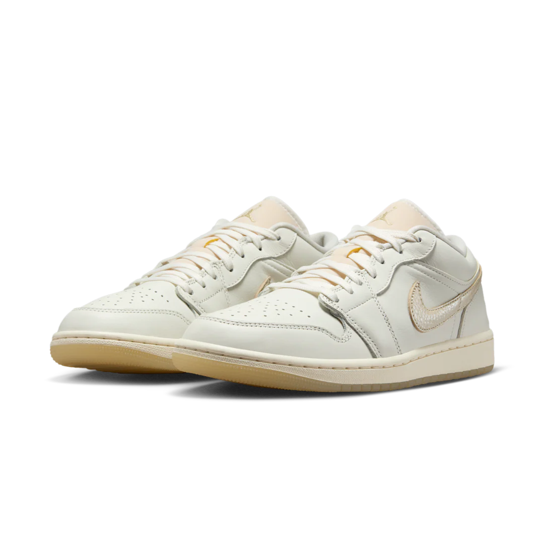 Air Jordan 1 Low SE Metallic Team Gold - Image 2