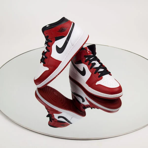 Air Jordan 1 Mid Chicago (2020) - Image 7