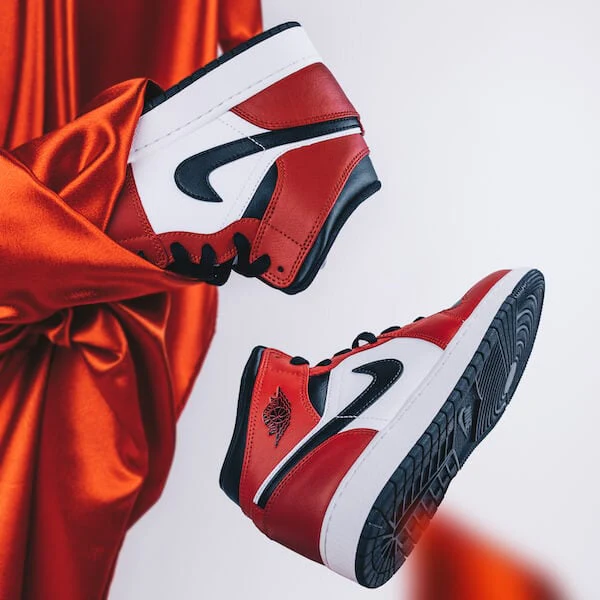 Air Jordan 1 Mid Chicago Toe - Image 7