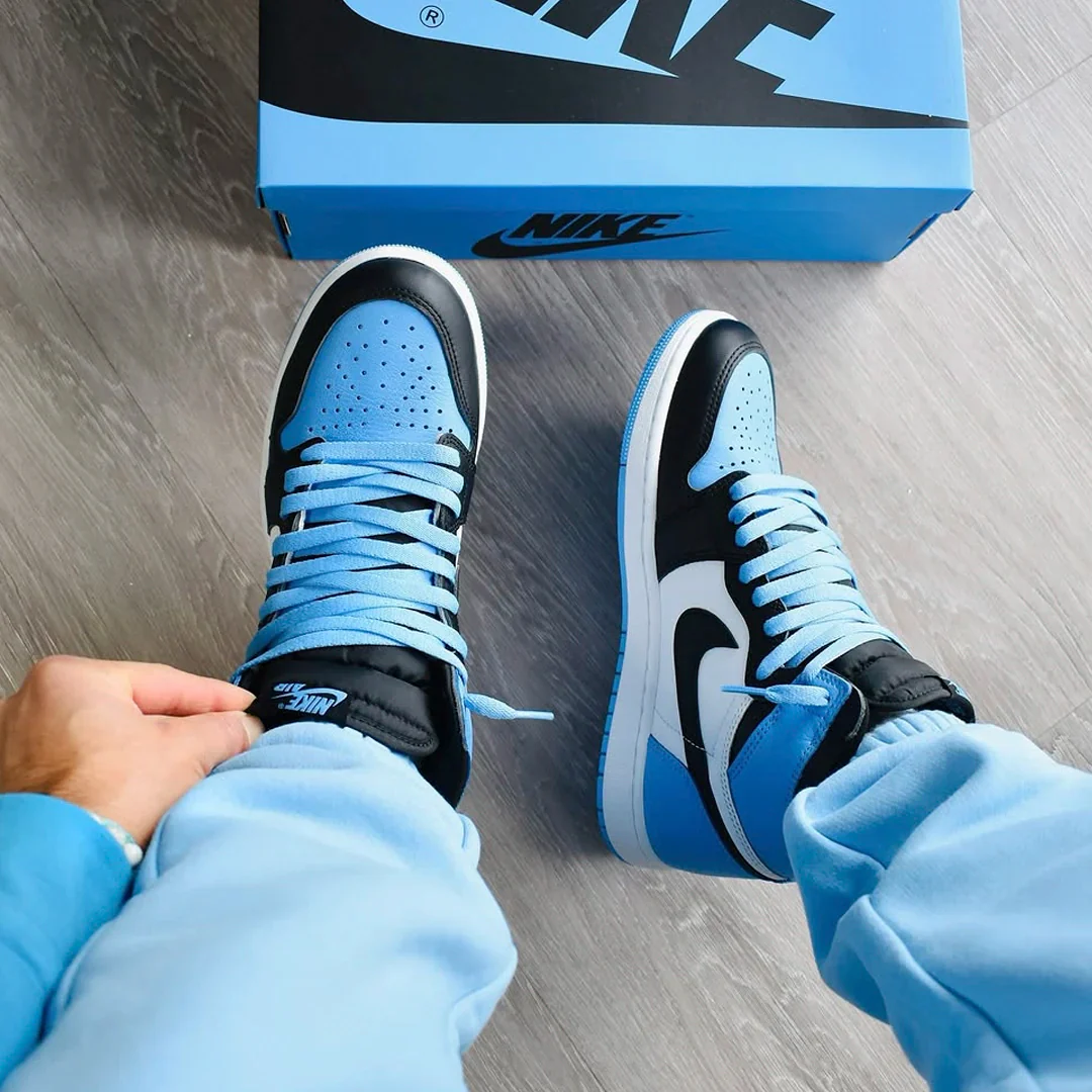 Air Jordan 1 Retro High OG UNC Toe - Image 2