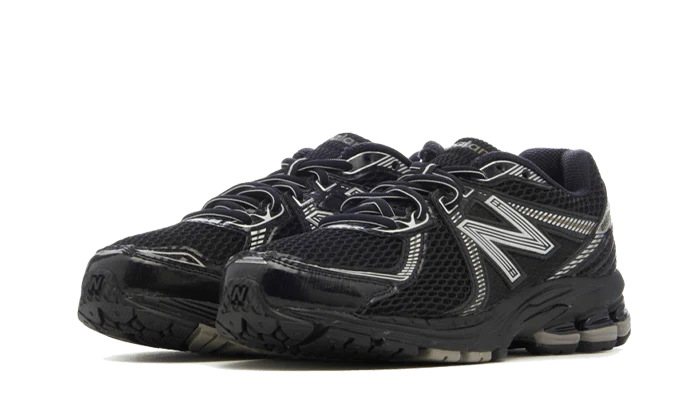 New Balance 860v2 Black Silver - Image 2