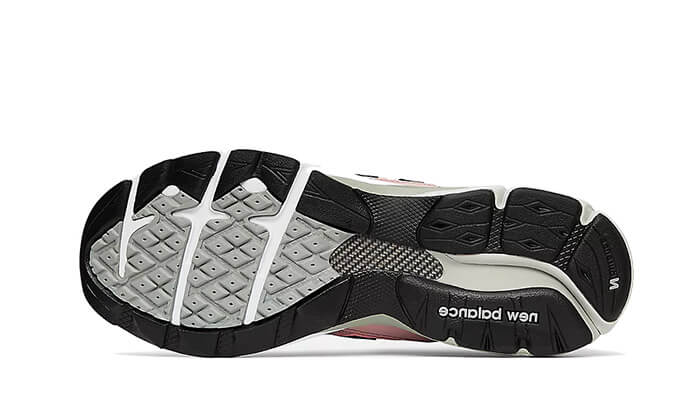 New Balance 920 MiUK Pink Grey - Image 2