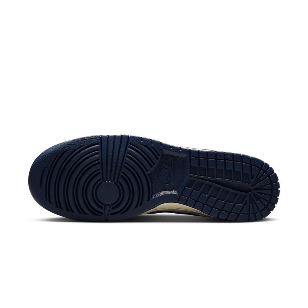 Nike Dunk Low New York Yankees - Image 4
