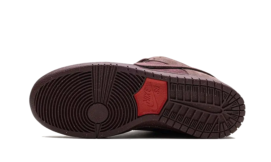 Nike SB Dunk Low City of Love Burgundy Crush - Image 4