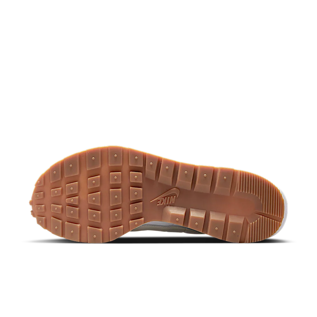 Nike Vaporwaffle sacai Sail Gum - Image 4